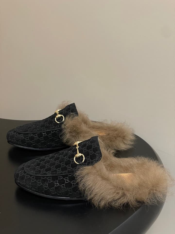 Gucci Princetown Classic Wool Mules – 2025 Fall Latest Edition in Black Croc Embossed Leather