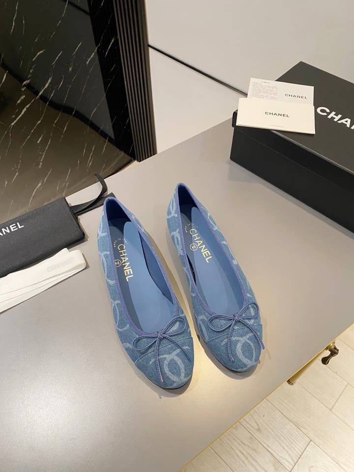 Chanel Classic Ballet Flats in Fuchsia Embossed