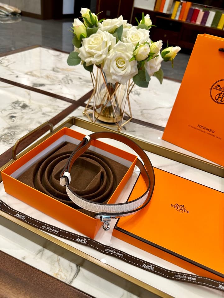Hermès Slim Leather Belt – 2.0cm in Black With Silver Buckle