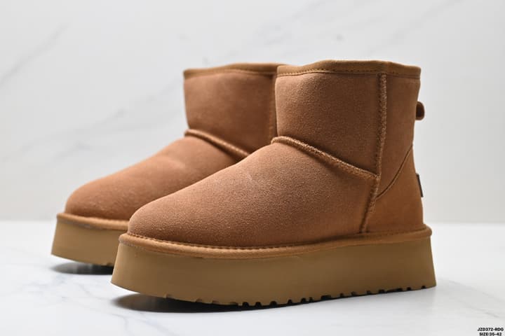 UGG Classic Ultra Mini Platform Snow Boots in Classic Chestnut