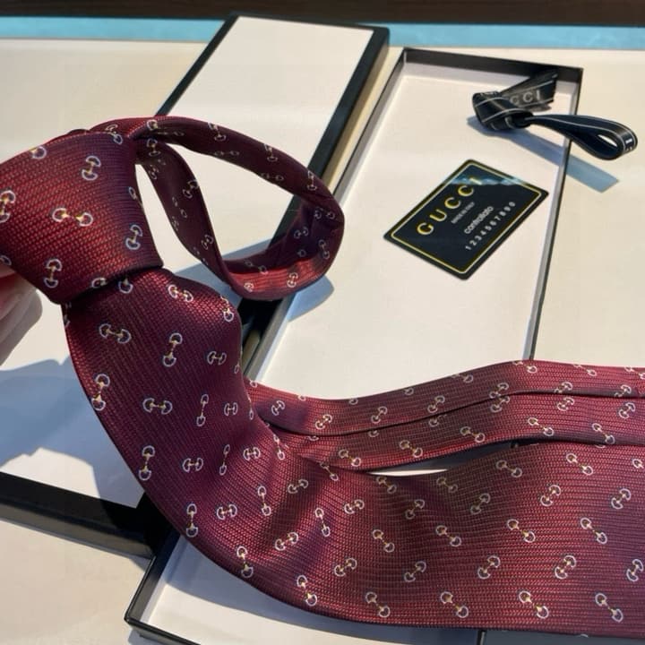 Gucci Men's Jacquard Silk Tie in Black Gg Pattern