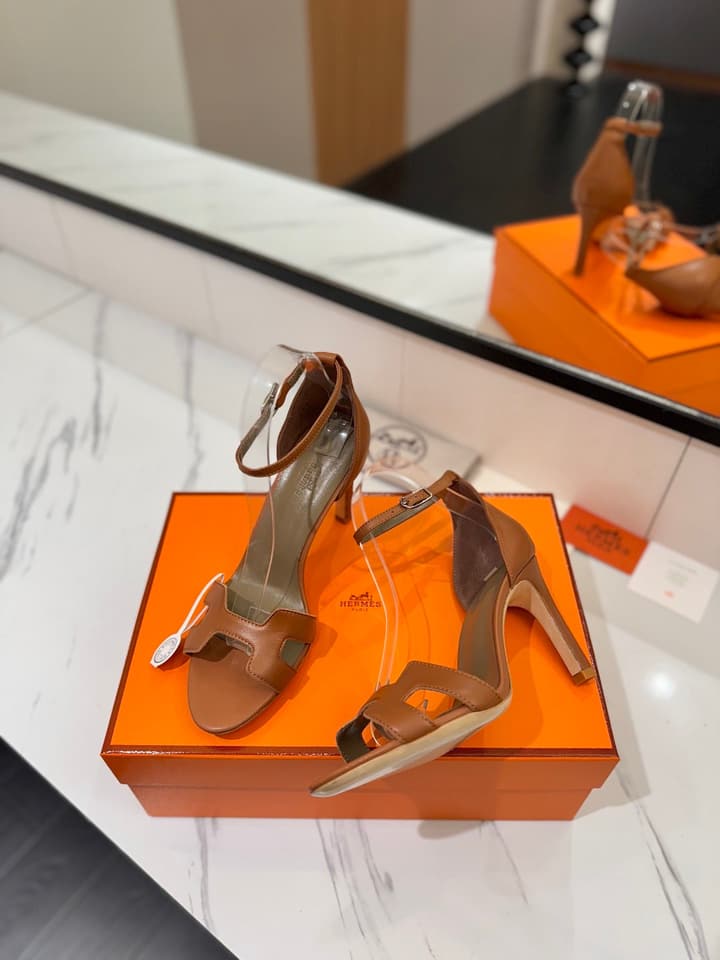 Hermès Classic Smooth Cowhide Pumps – 9cm in Caramel Brown