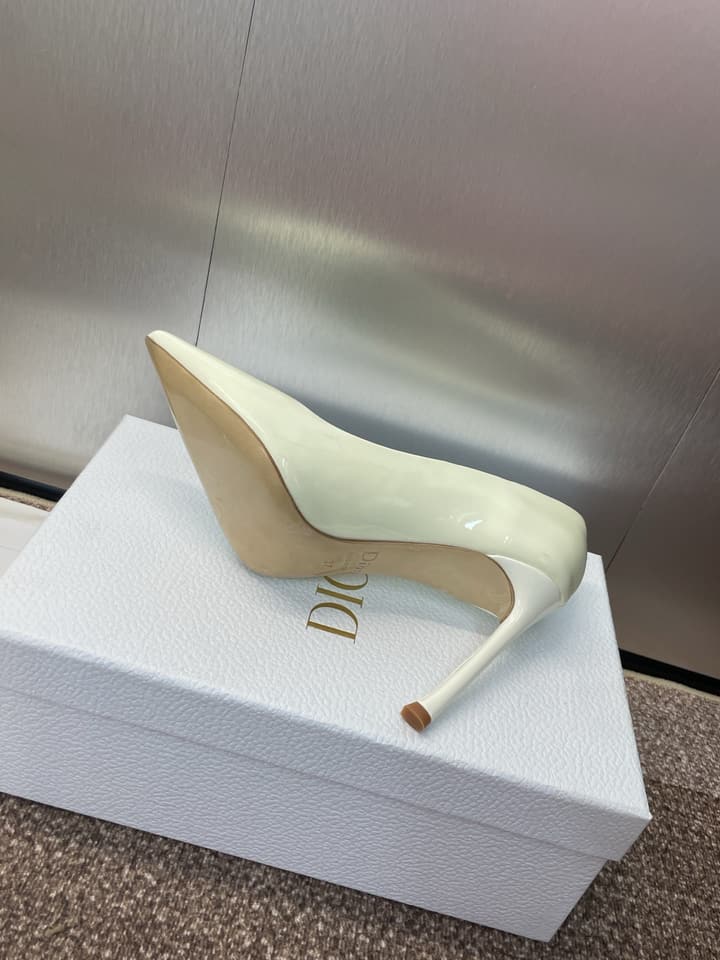 Dior CD Logo Pointed Toe Pumps – 2025 Spring/Summer Haute Couture Collection in Shiny Black Flat