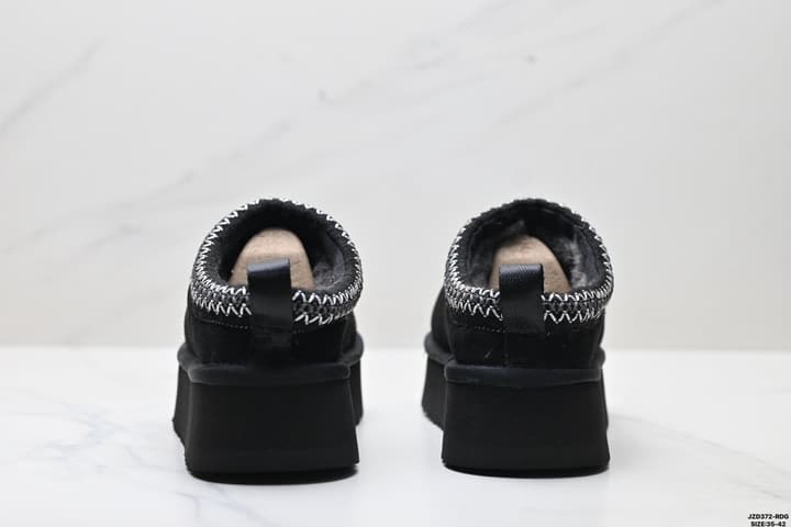 UGG Tazz Slip-On Snow Boots in Sand Braid
