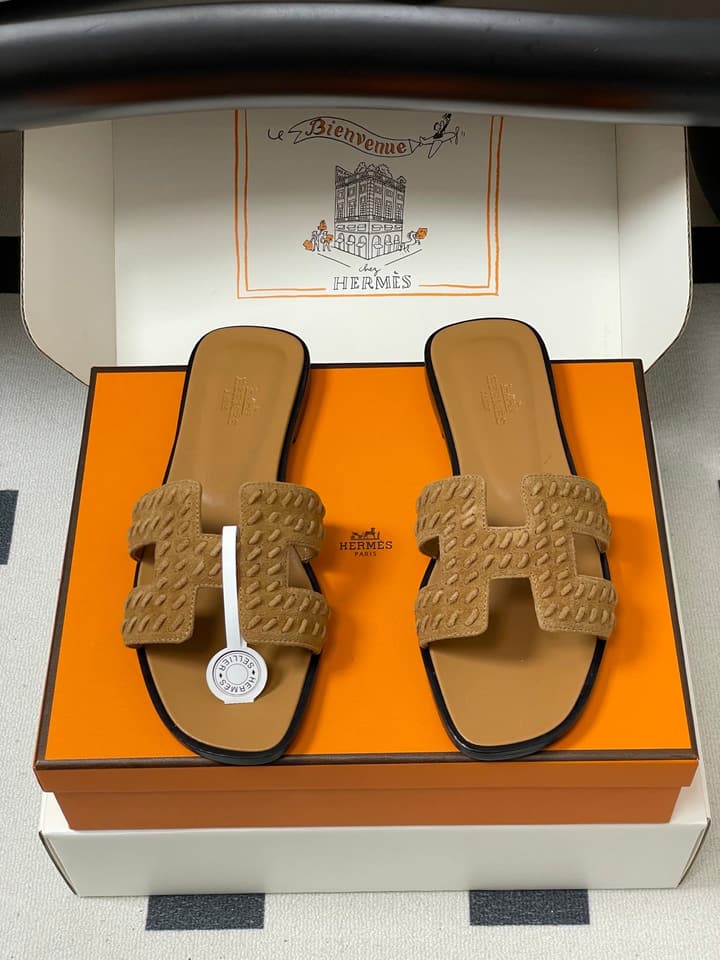 Hermès Oran Woven Suede Sandals – 2025 Collection in Black Leather