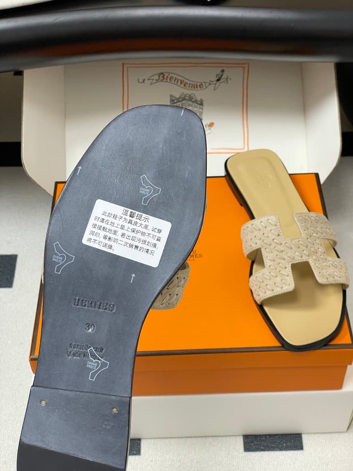 Hermès Oran Woven Suede Sandals – 2025 Collection in Black Leather