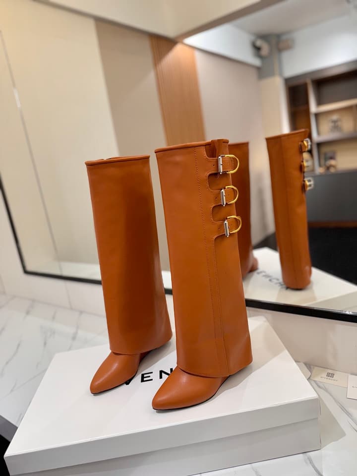 Givenchy Lock Detail Knee-High Boots – 2024 Spring/Summer Collection in Black