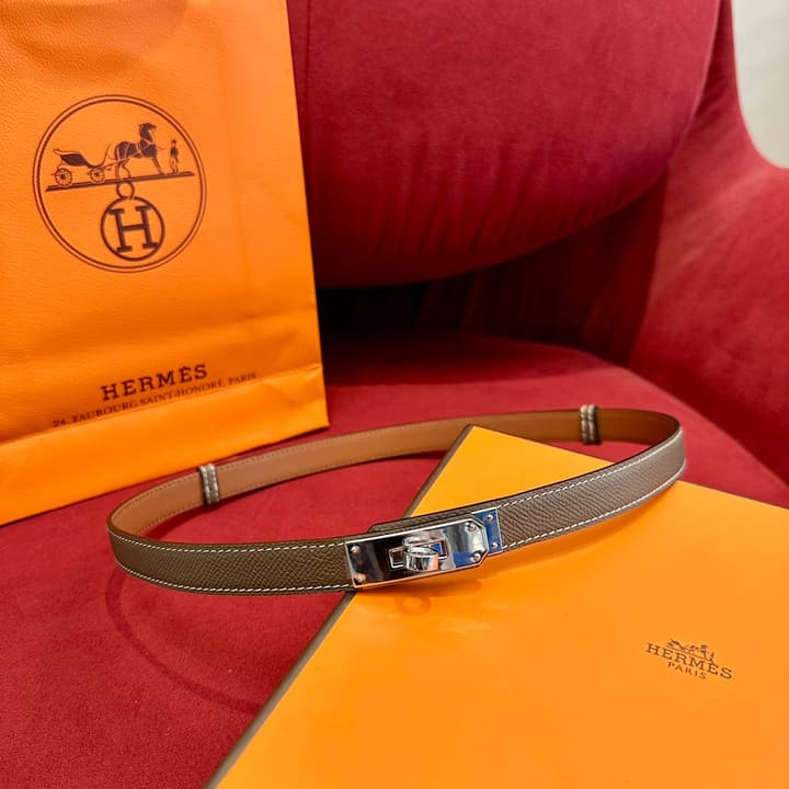 Hermès Kelly Epsom Leather Belt in Black Leather With Gold Hardware