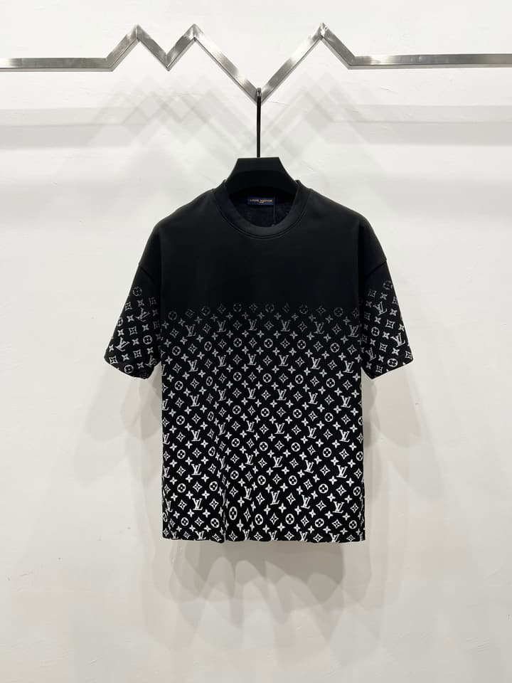 Louis Vuitton Gradient Monogram T-Shirt – 2025 Summer Collection in Black Bottom Gradient Monogram