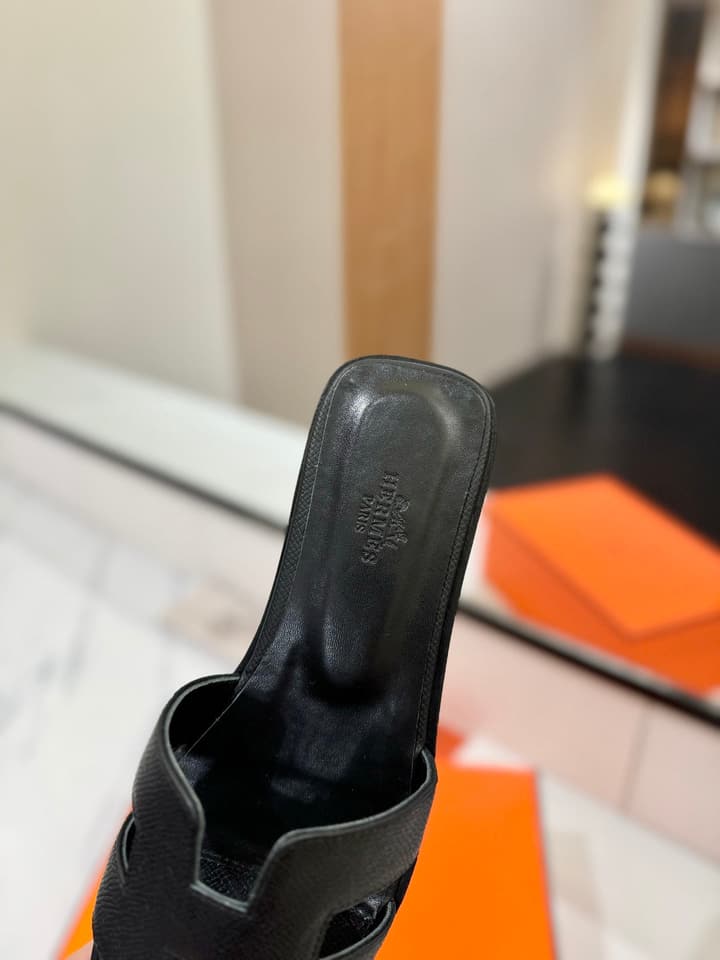 Hermès Classic H Palm Grain Leather Sandals in Black