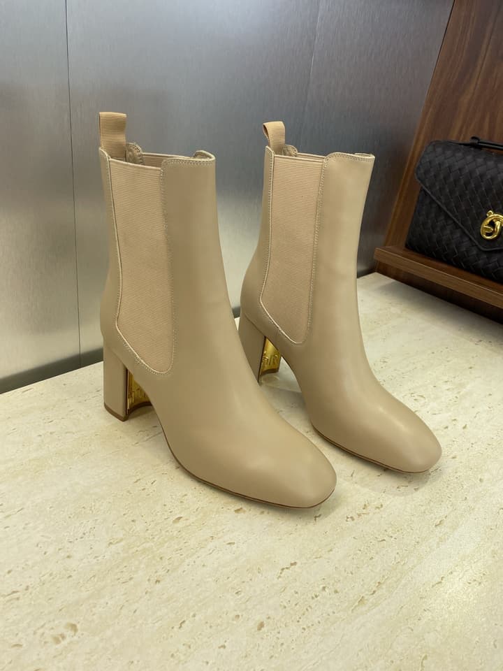 Dior D-Art Chunky Heel Chelsea Ankle Boots – 2025FW in Black Suede