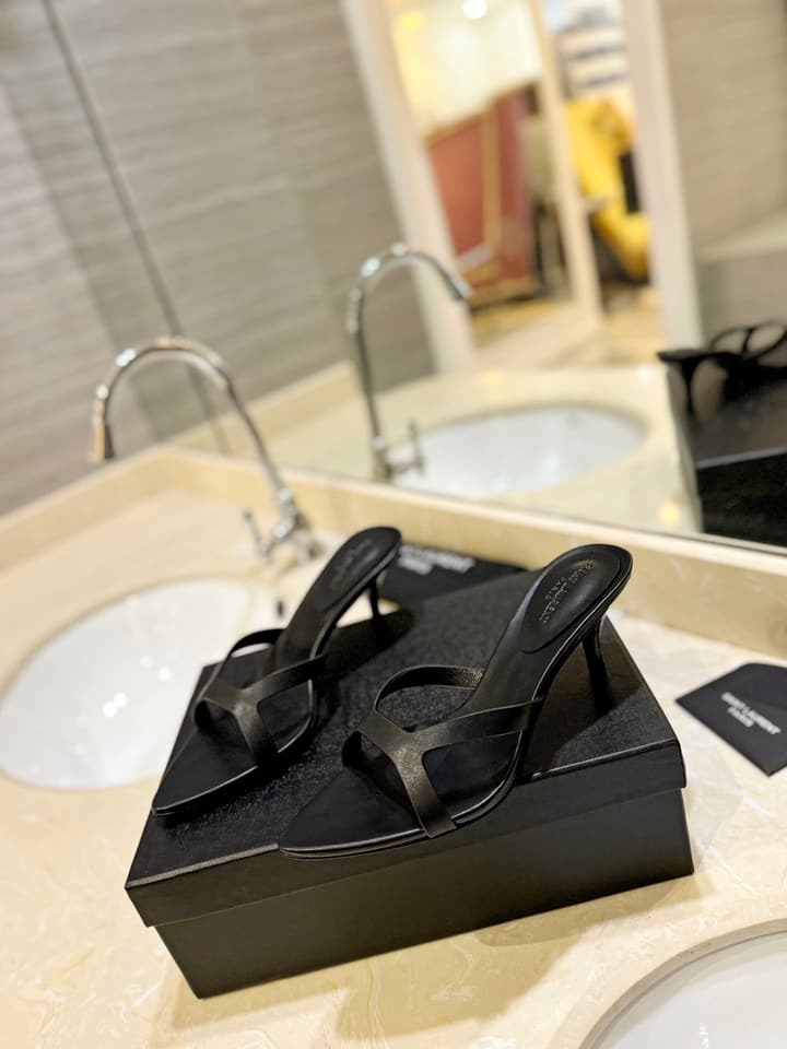 Saint Laurent Pumps – Spring/Summer Collection in Black
