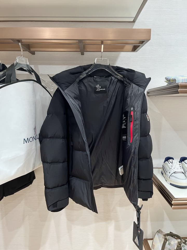 Moncler Designer Down Puffer Jacket – 2025 Collection in Classic Black Down Jacket
