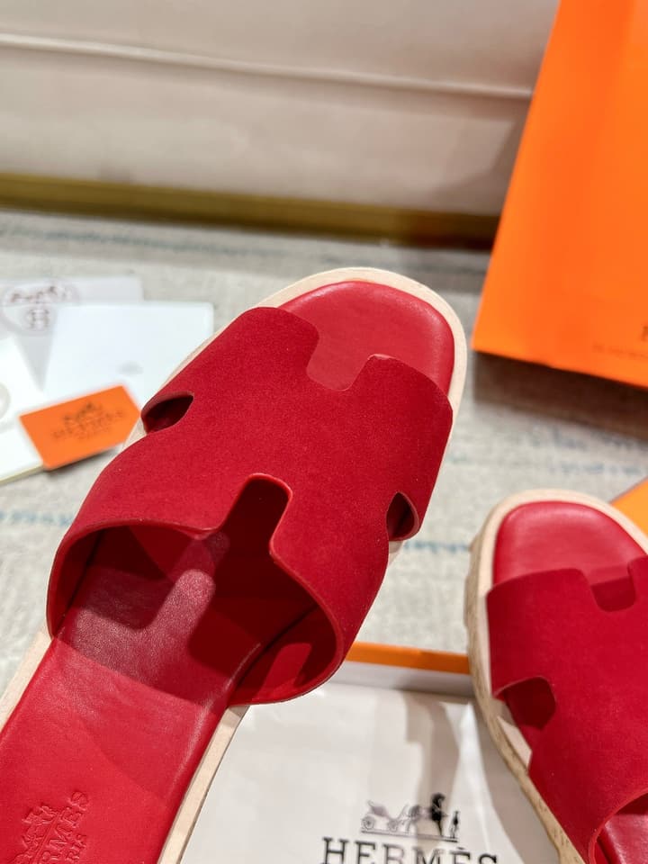 Hermès Wedge Sandals – 2024 Spring/Summer Collection in Bright Red Suede