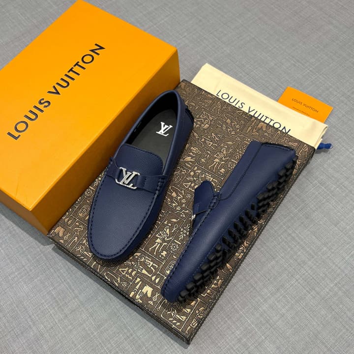 Louis Vuitton Men's Lizard-Embossed Driving Shoes in Black