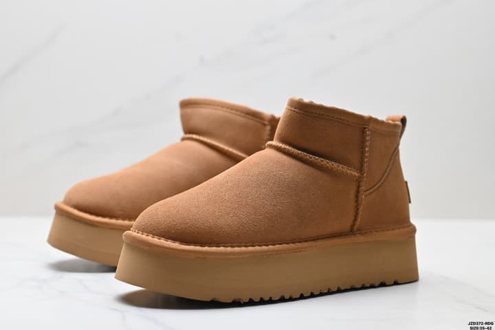 UGG Classic Ultra Mini Platform Snow Boots in Classic Chestnut