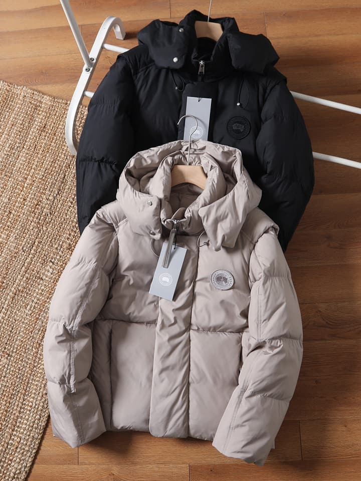 Canada Goose Convertible Puffer Jacket in Classic Black
