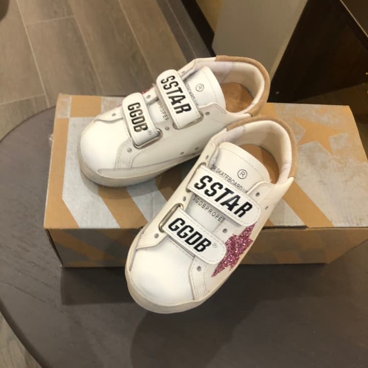 Golden Goose Kids Distressed Sneakers – Kids Collection in White With Black Heel And Grey Star