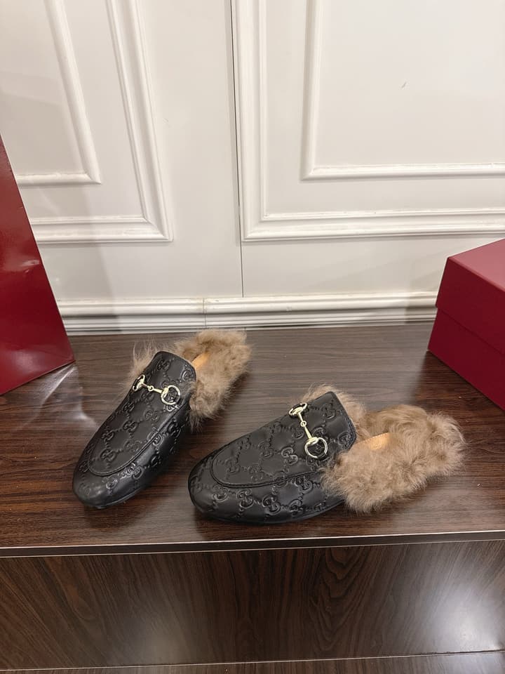 Gucci Tuscan Wool Loafers – Autumn/Winter Must-Have in Beige Gg Monogram With Tan Fur