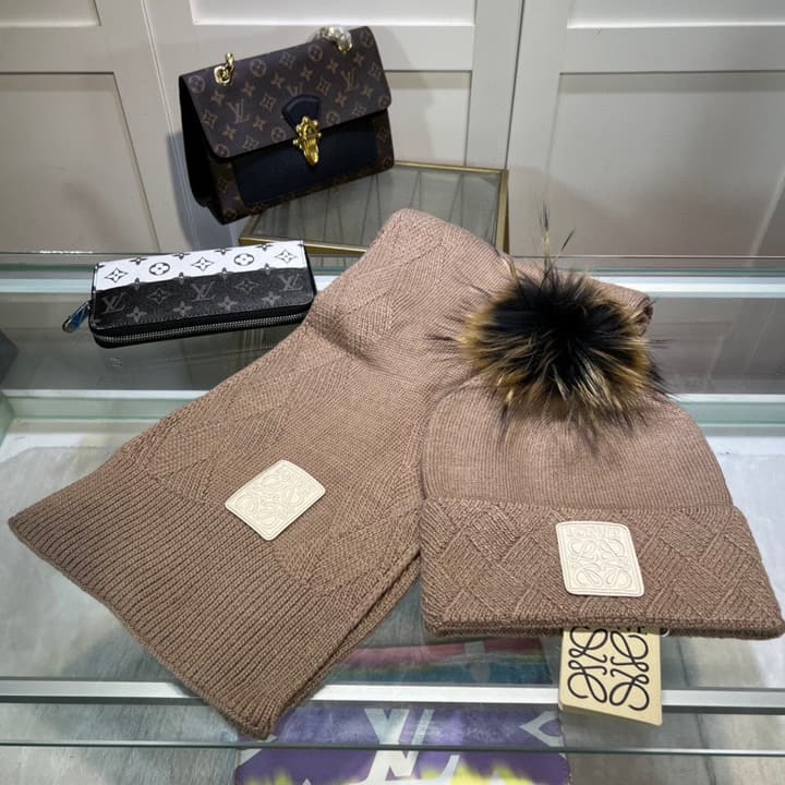 Loewe Classic Hat and Scarf Set in Cream Plain
