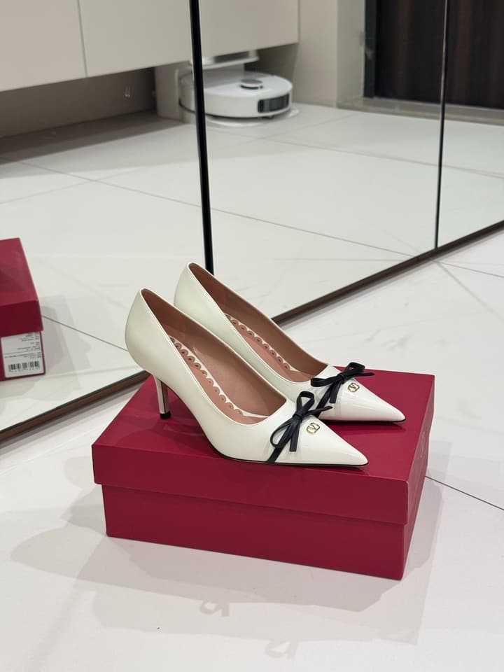 Valentino Bow-Detail High Heels in Black With White Bow