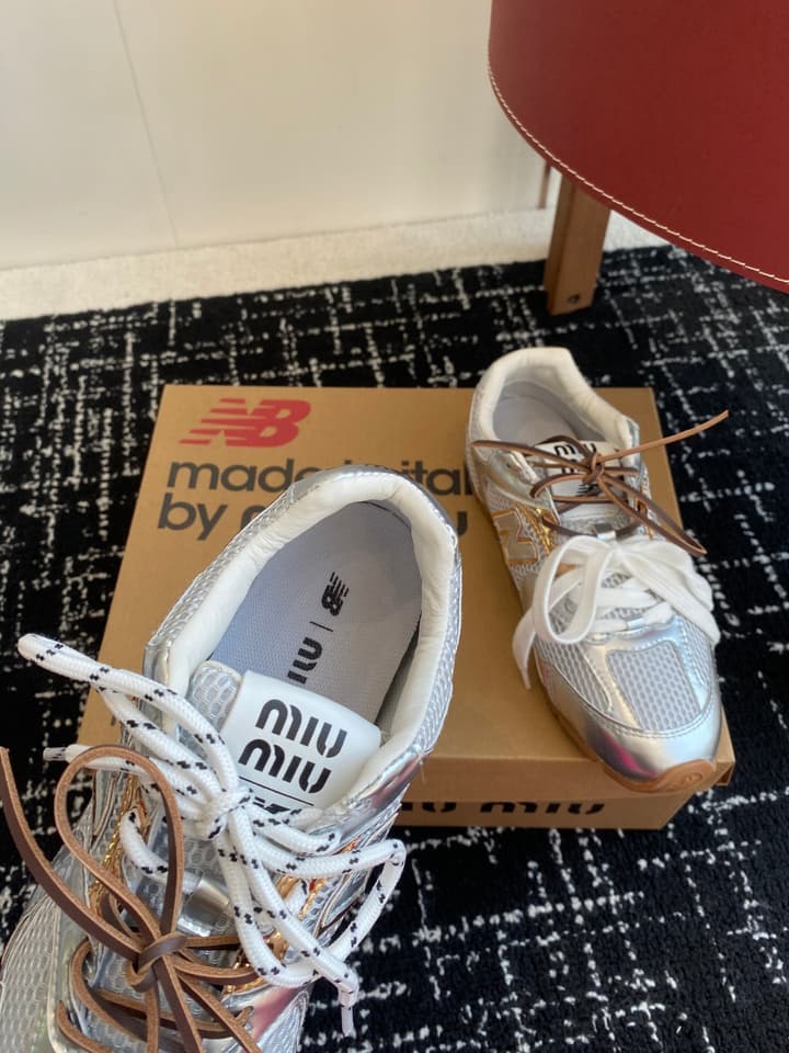 Miu Miu x New Balance 530 Sneakers – 25SS in Light Silver With Mixed Laces