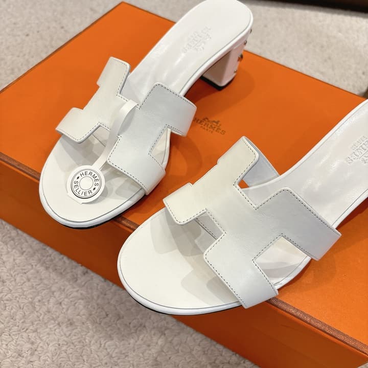 Hermès Oasis H-Slippers Sandals – New Colorway in Black Leather
