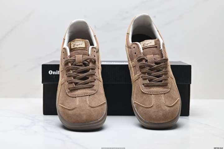 Onitsuka Tiger Tokuten Retro Low-Top Sneakers in Brown Suede With Tan Stripes