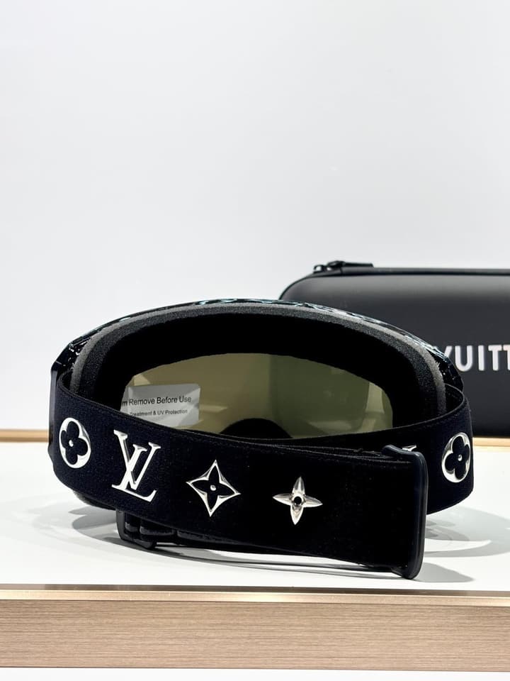 Louis Vuitton Ski Goggles – 2026 Collection in Black Frame Dark Lens