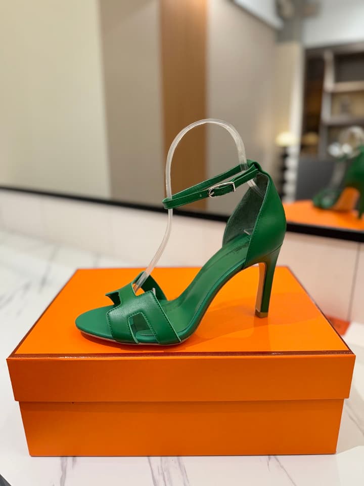 Hermès Classic Smooth Cowhide Pumps – 9cm in Caramel Brown