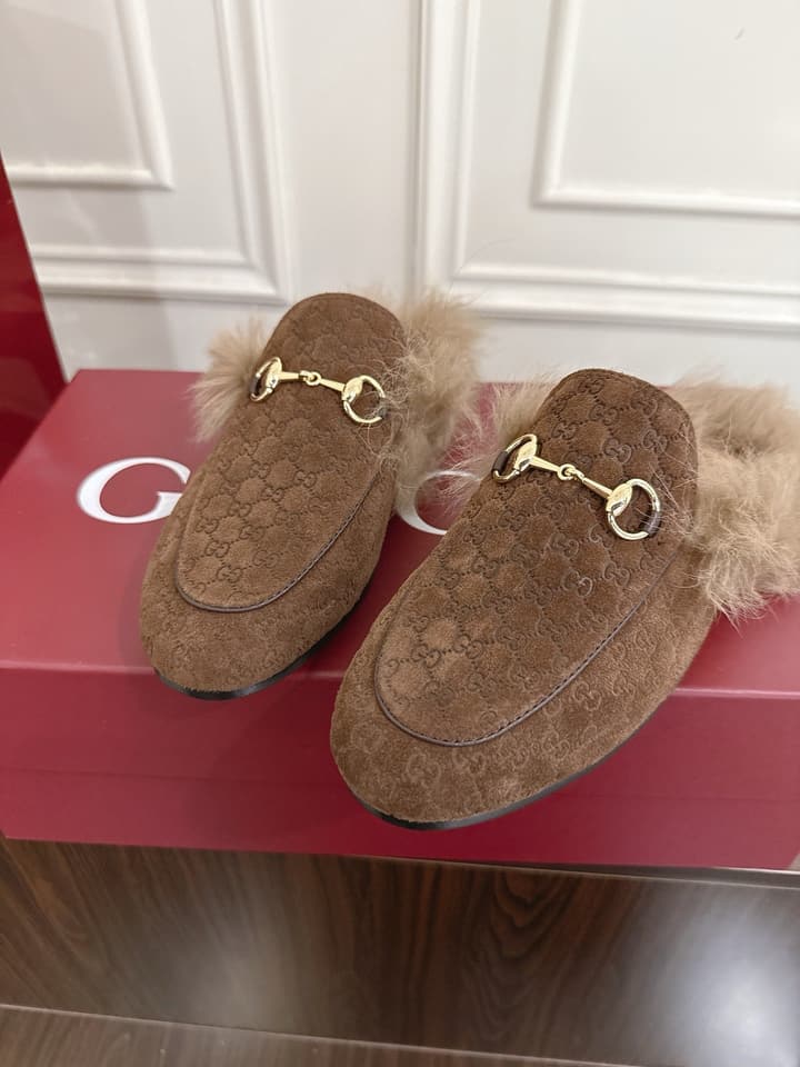 Gucci Tuscan Wool Loafers – Autumn/Winter Must-Have in Beige Gg Monogram With Tan Fur