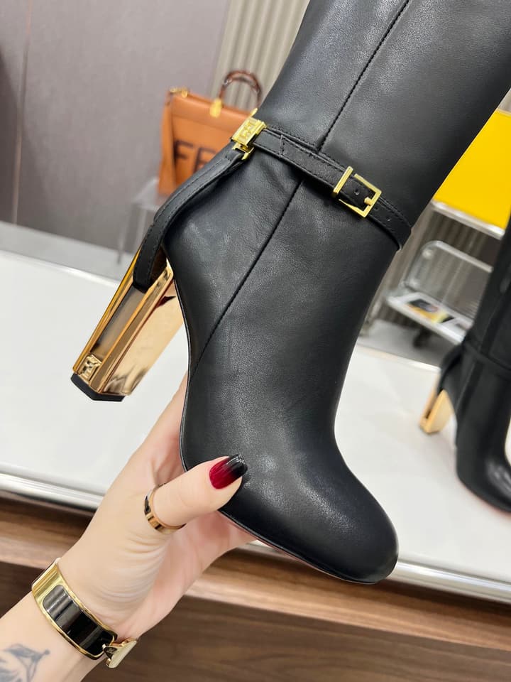 Fendi Delfina Runway Round Toe Boots in Black Leather Boots