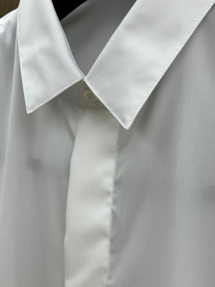 Dior Minimalist Long-Sleeve Cotton Shirt – Spring/Summer Collection