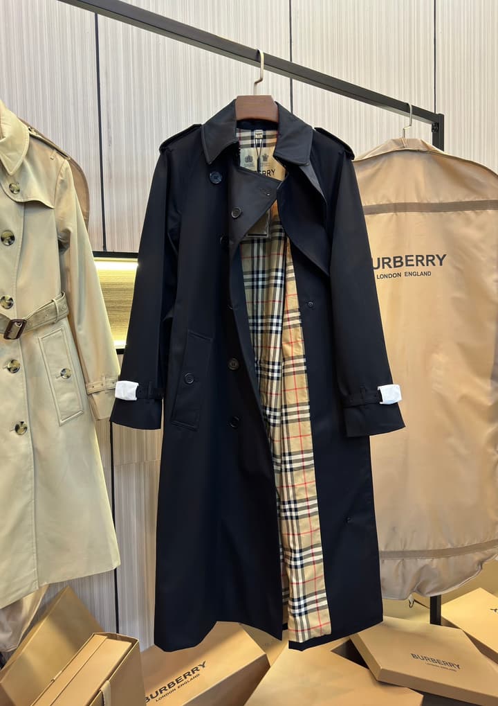 Burberry Heritage Long Trench Coat in Classic Black Trench Coat