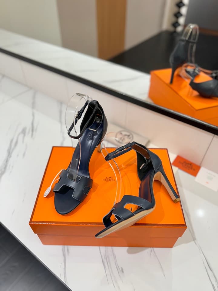 Hermès Classic Smooth Cowhide Pumps – 9cm in Caramel Brown