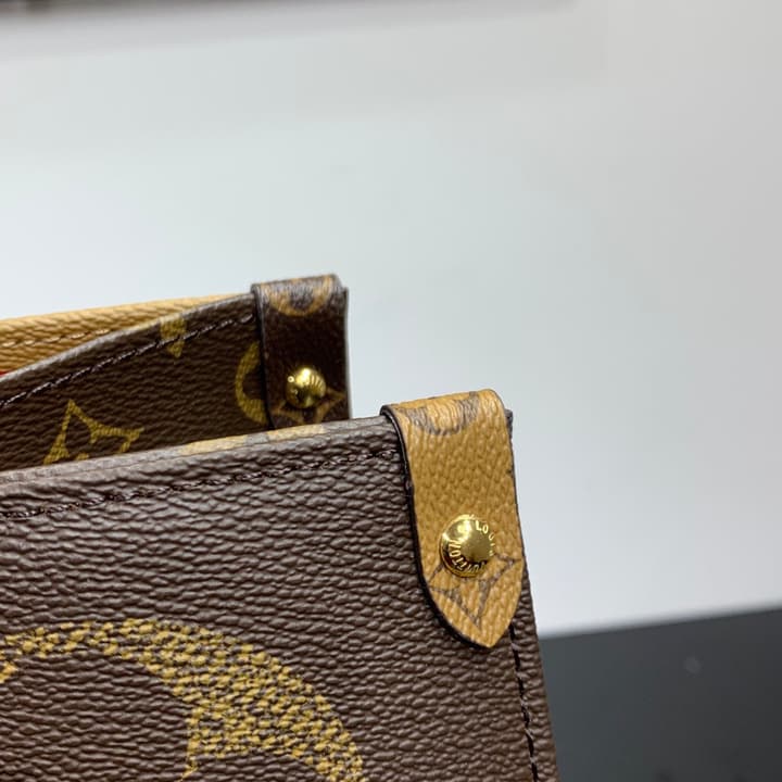 Louis Vuitton Onthego Monogram Giant Tote Bag in Monogram Giant Brown/tan