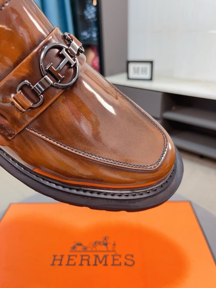 Hermès Business Leather Loafers in Black Loafers Foreground