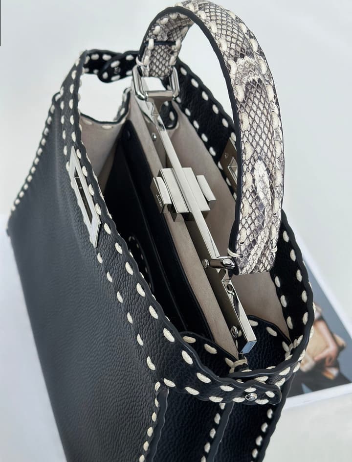 Fendi Peekaboo Medium Handbag in Black Leather With Contrast Stitching And Snakeskin Handle