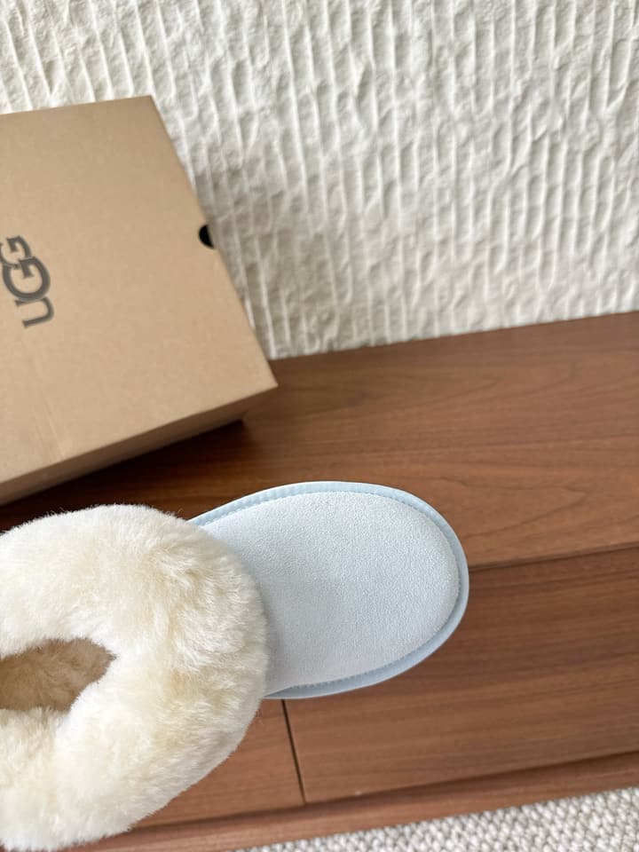 UGG Sheepskin Fur-Lined Slippers – Autumn/Winter Collection in Tall Light Pink With Cream Fur