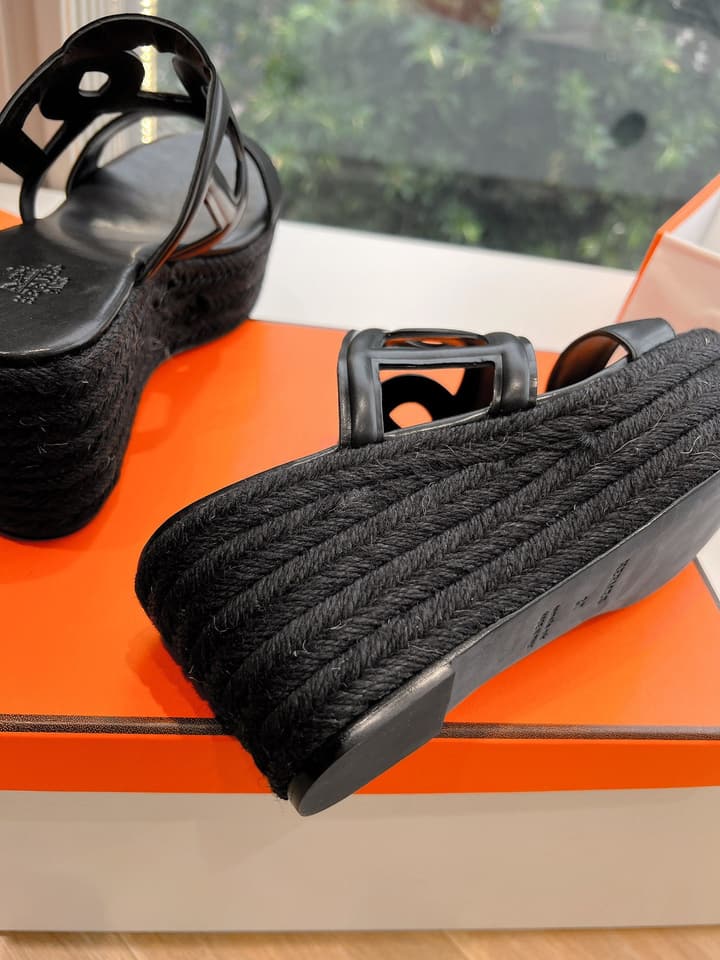 Hermès Wedge Sandals – Spring/Summer 2024 Collection in Black