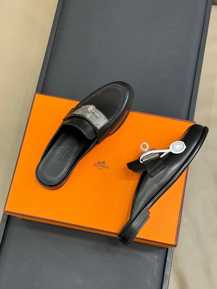 Hermes Kelly Wide Buckle Mules – 2025 Collection in Black
