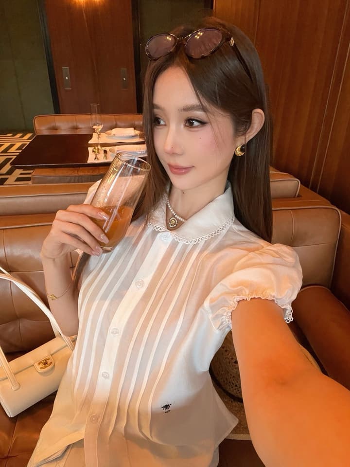 Dior Lace-Spliced Doll Collar Blouse – Spring/Summer Collection – 26SS in White
