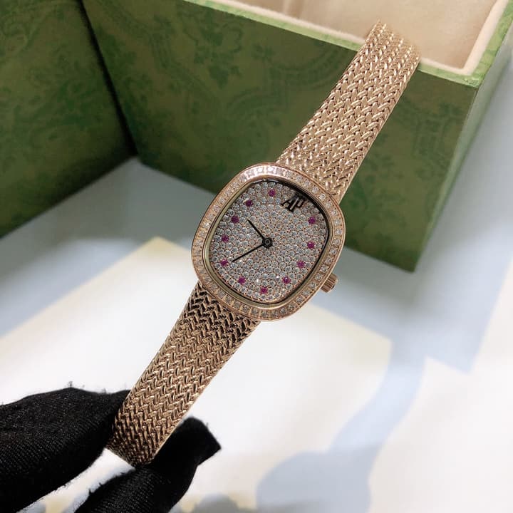 Audemars Piguet Vintage Crystal Watch in Gold