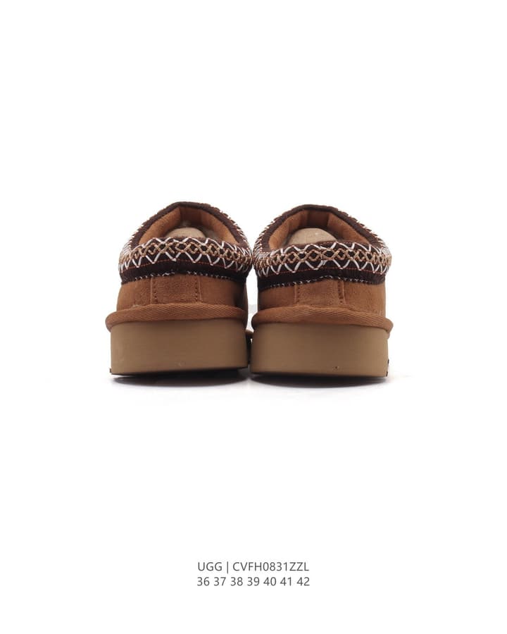 UGG Sheepskin Slippers Snow Boots in Chestnut With Ribbed Collar