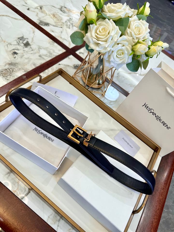 Saint Laurent Classic Leather Belt – 2.5cm in Black Leather With Gold Buckle