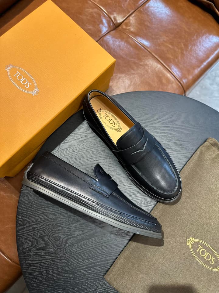 Tod's Gommino Calfskin Loafers in Charcoal Suede