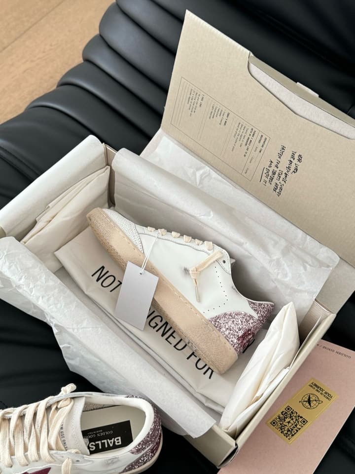 Golden Goose Distressed Graffiti Sneakers – 2024 Collection in Burgundy And White