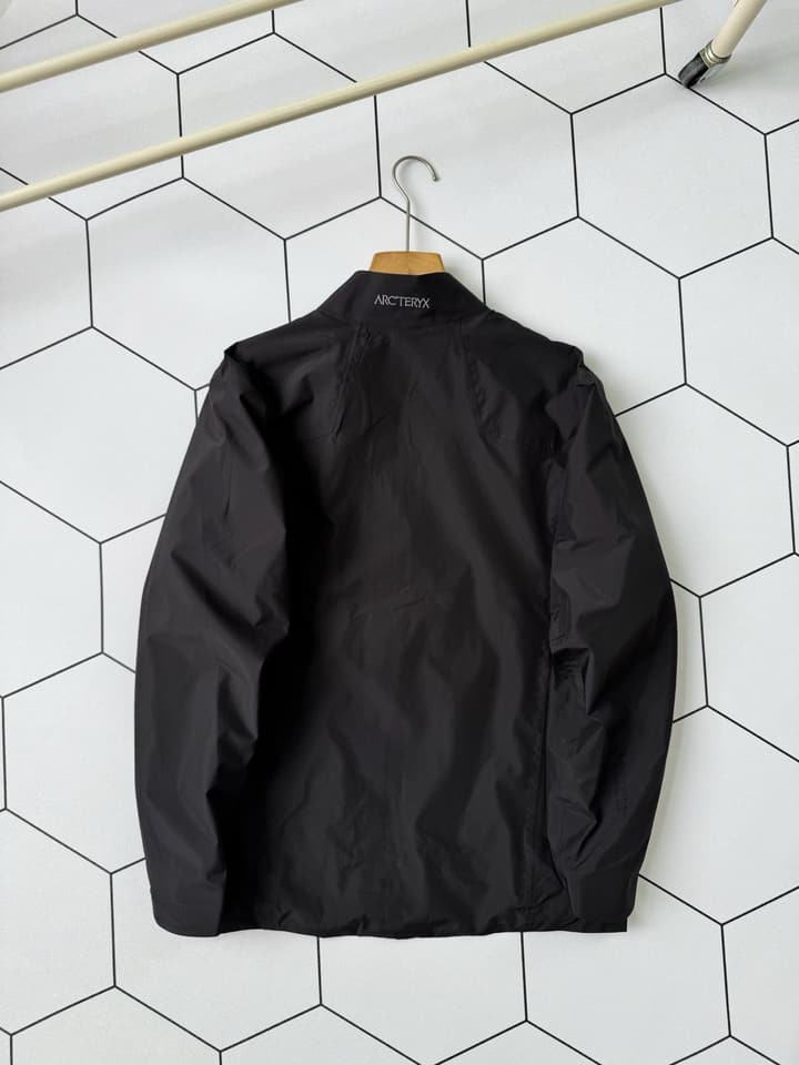 Arc'teryx Solano Windbreaker Jacket – 2025 Model in Black Solano Jacket