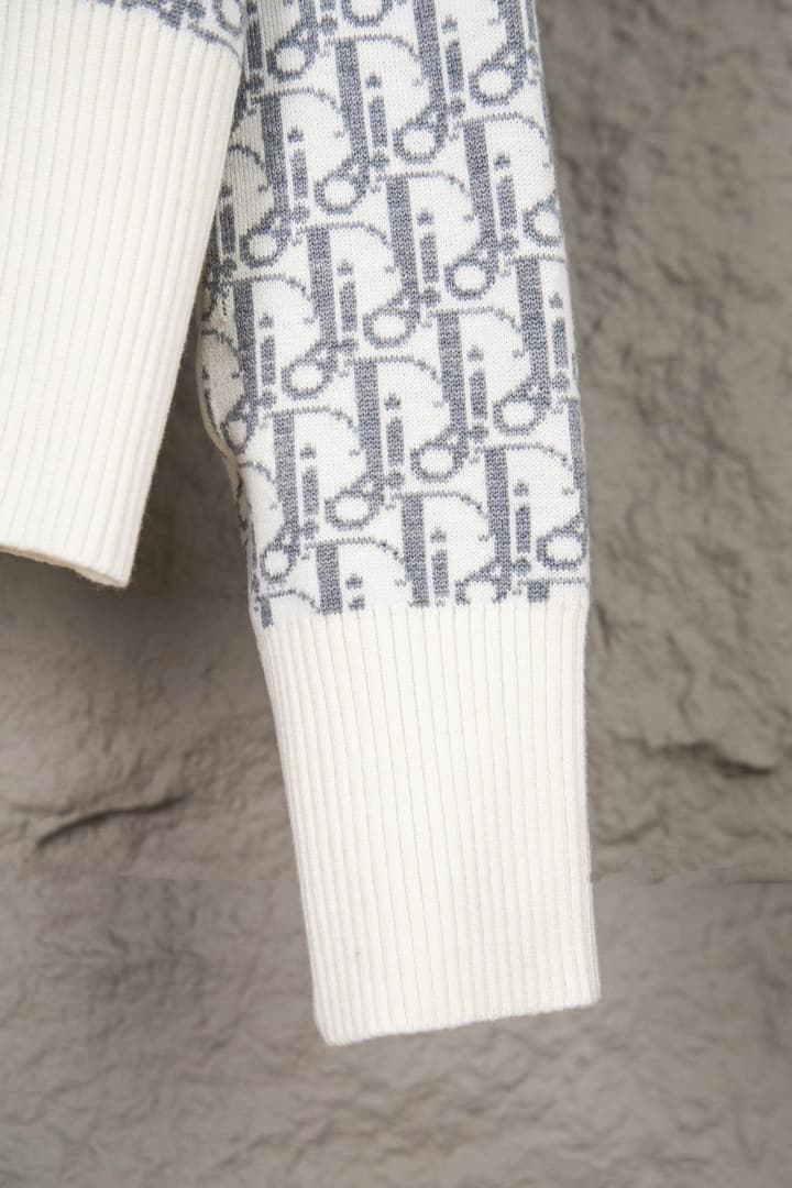 Dior Classic Oblique Reversible Cashmere Sweater – 25FW in Camel Oblique Pattern