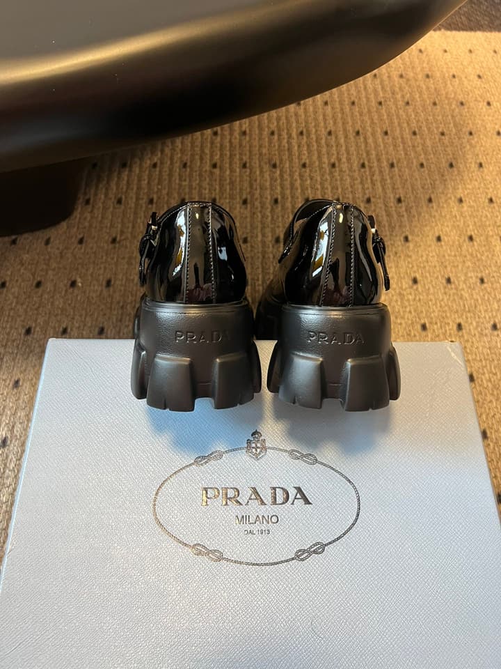 Prada Thick-Soled Mary Jane Shoes – 25SS in Glossy Black